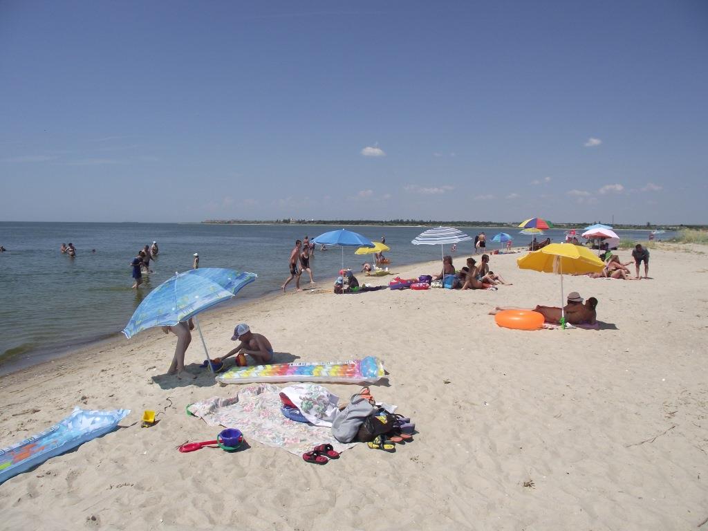 Зонтики на пляже Черноморки